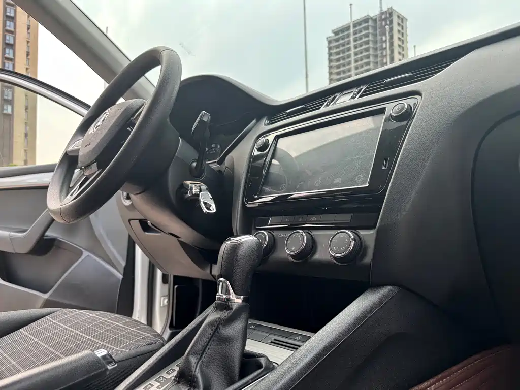 Skoda Octavia 2018 — фото 14