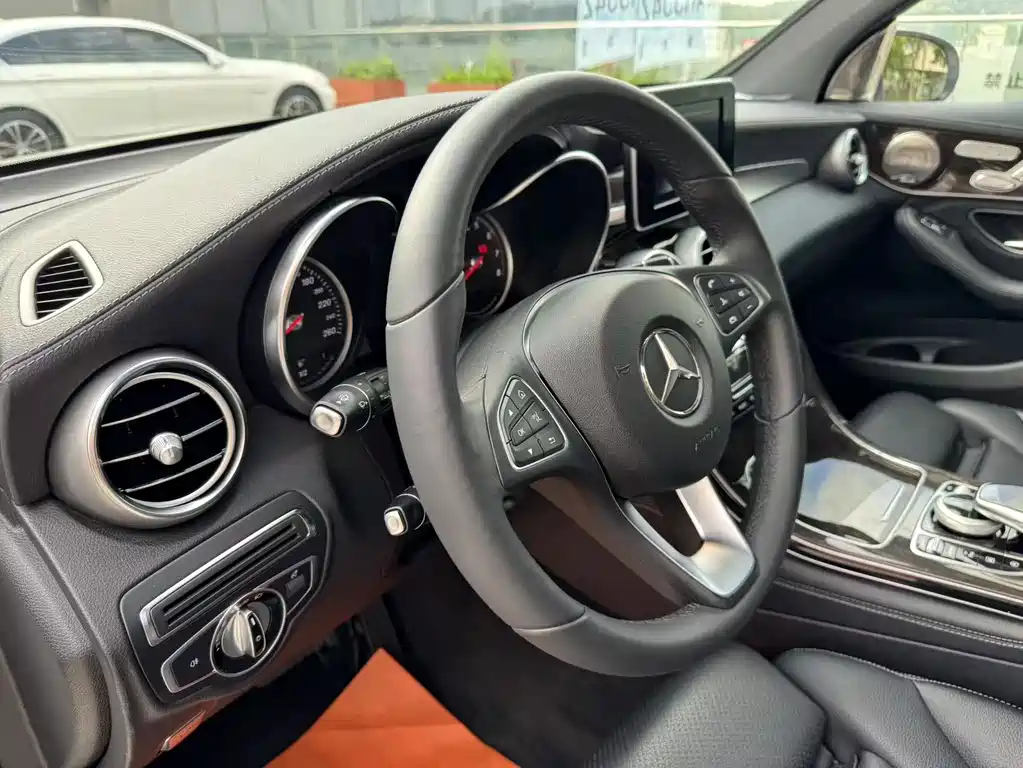 Mercedes-Benz GLC 2016 — фото 22