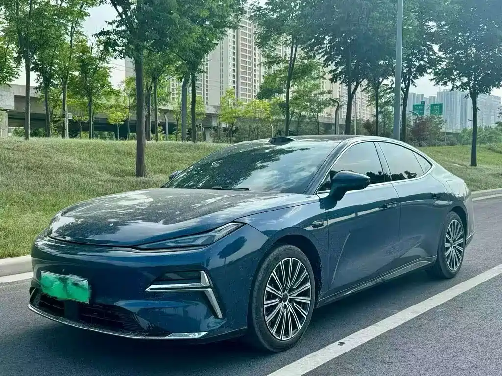 Geely Galaxy Starshine 8 2025 — фото 1