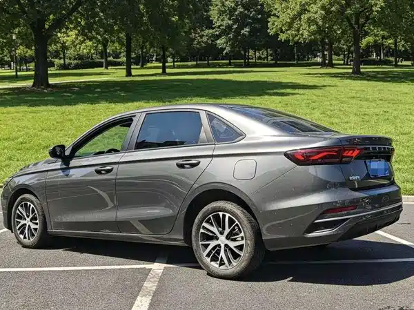 Geely Emgrand 2025