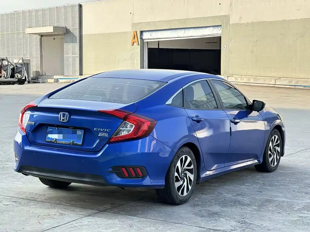 Honda Civic 2018 — фото 8