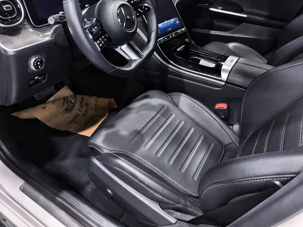 Mercedes-Benz C-Class 2022 — фото 7