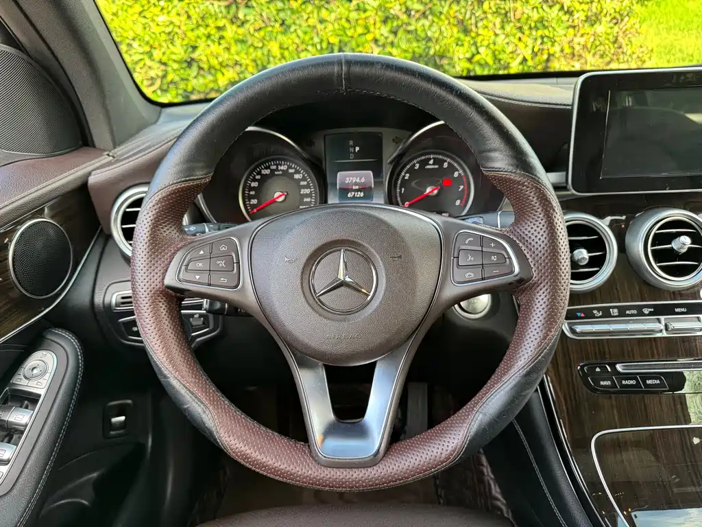 Mercedes-Benz GLC 2017 — фото 18