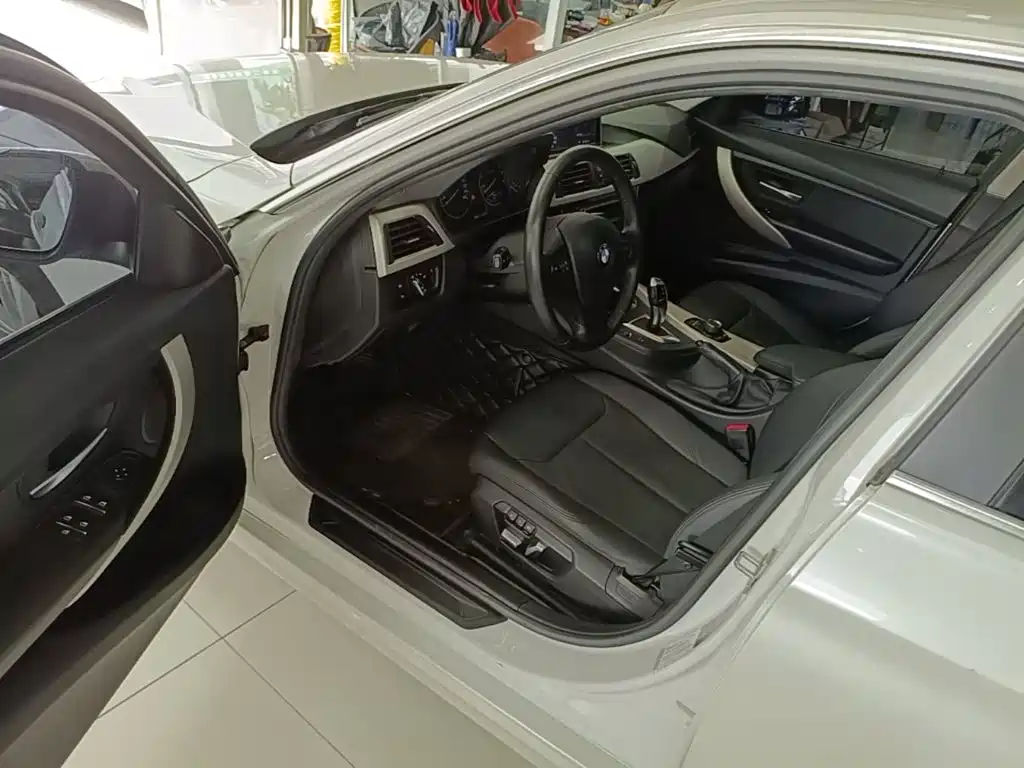 BMW 3 Series 2015 — фото 16
