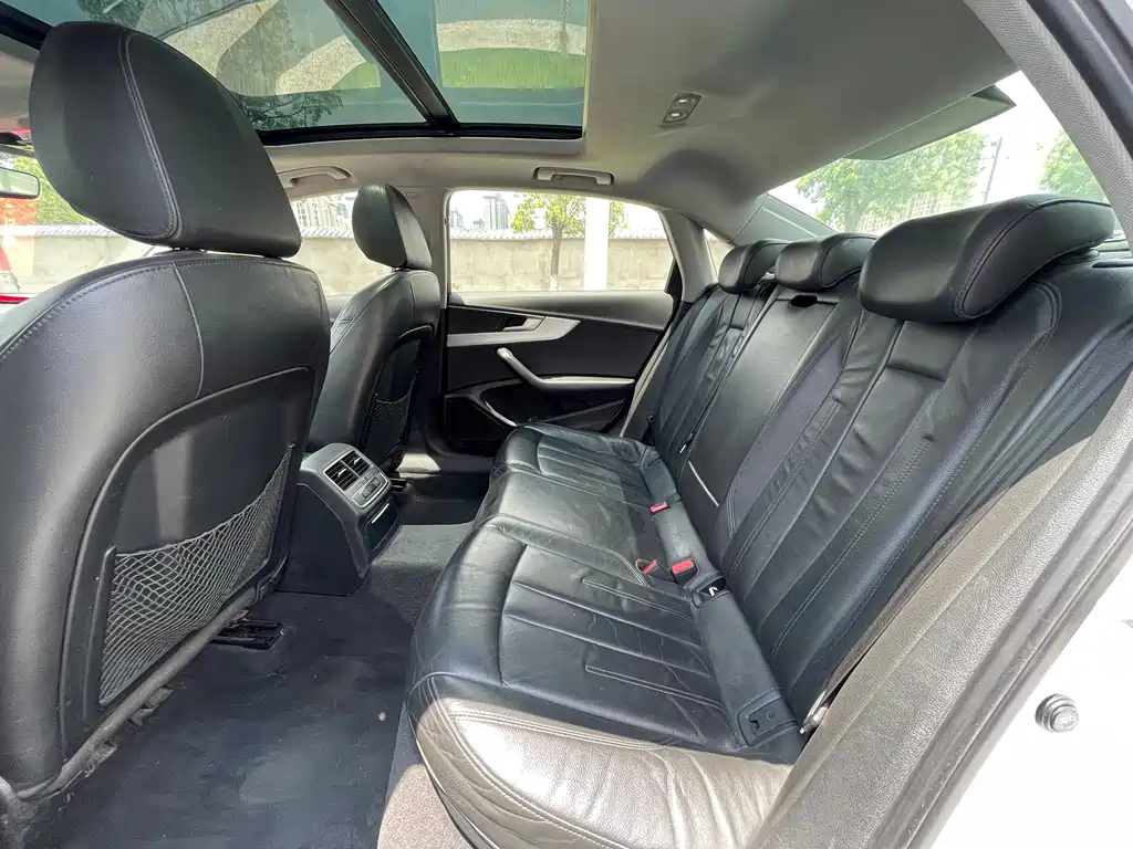 Audi A4L 2019