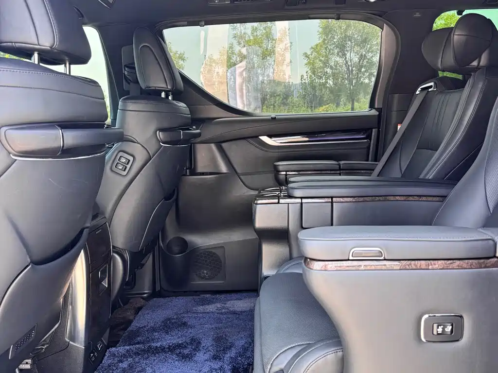 Toyota Vellfire 2022 — фото 10