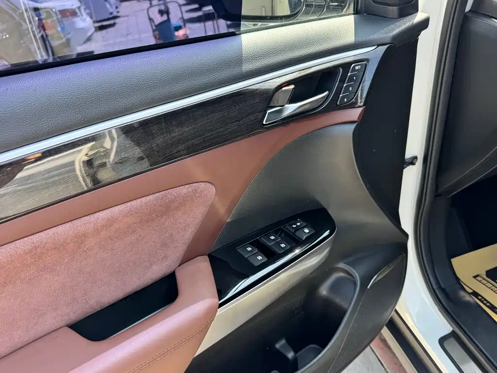 GAC Motor Trumpchi GS8 2018 — фото 3