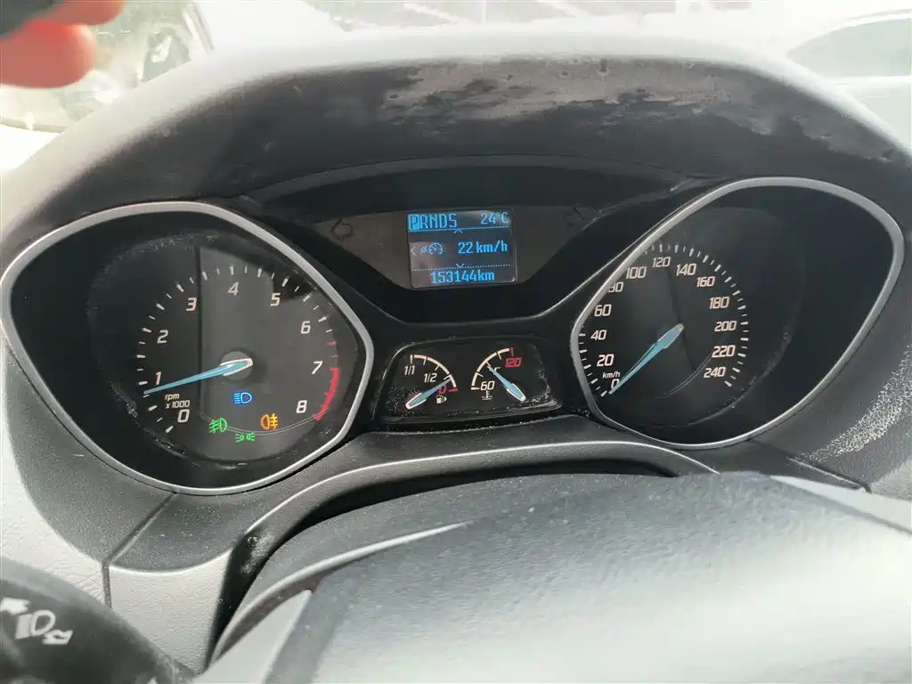 Ford Focus 2014 — фото 12