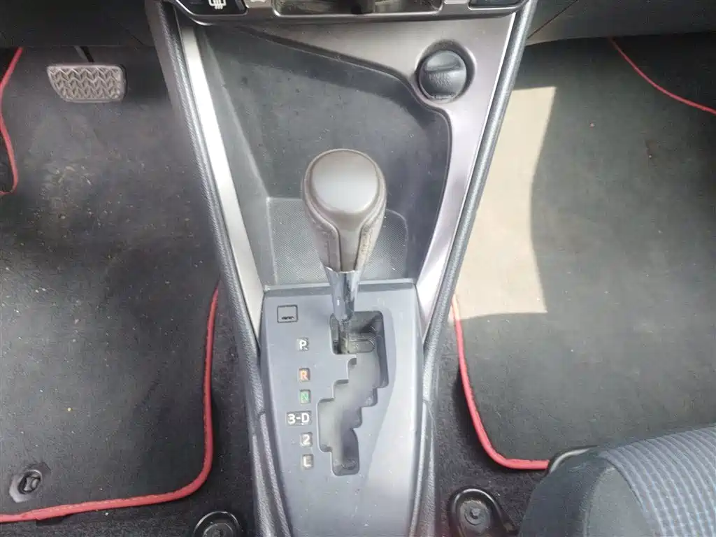 Toyota Yaris L 2016 — фото 14