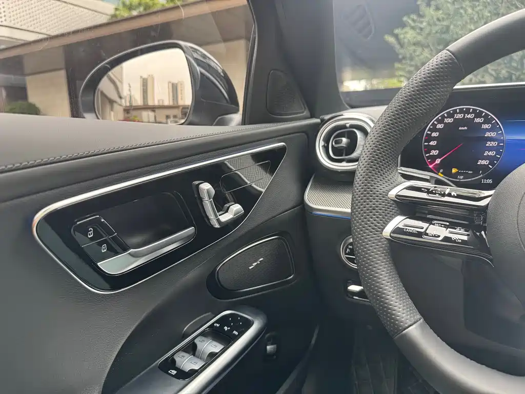 Mercedes-Benz C-Class 2023 — фото 24