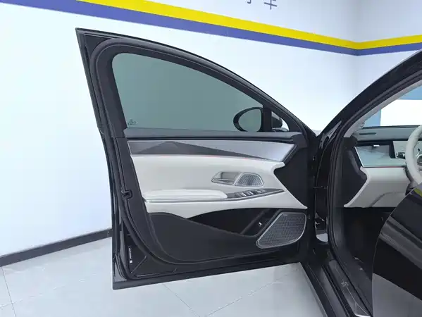 BYD Han L 2025