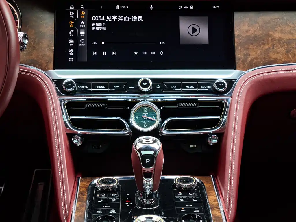 Bentley Flying Spur 2023 — фото 18