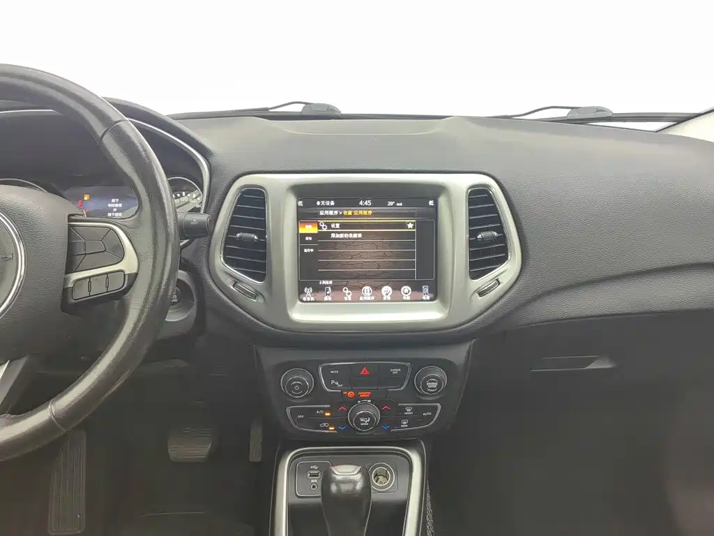 Jeep Compass 2017 — фото 12