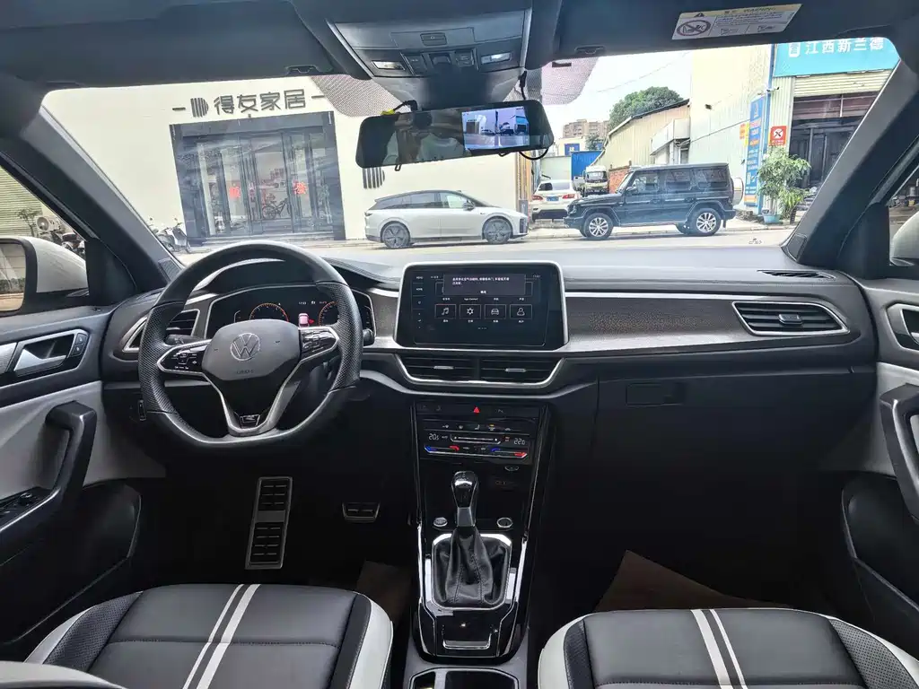 Volkswagen T-Roc 2023