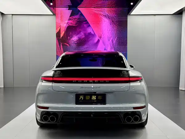 Porsche Panamera 2025