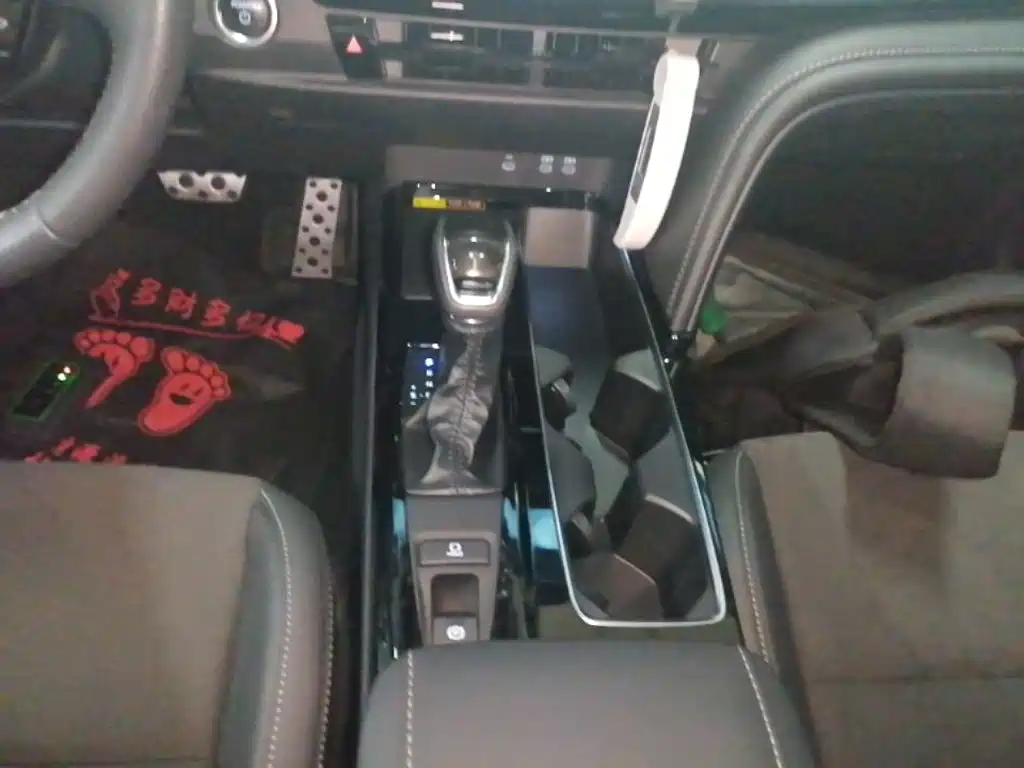 Toyota Camry 2024 — фото 14