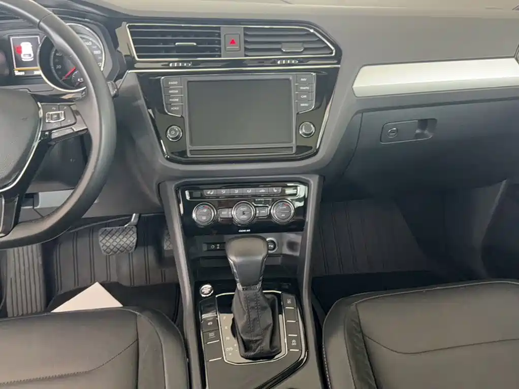 Volkswagen Tiguan L 2019 — фото 12