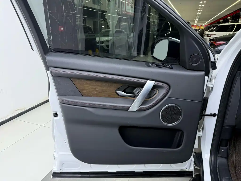 Land Rover Discovery Sport 2023 — фото 14