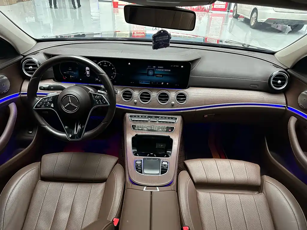 Mercedes-Benz E-Class 2023 — фото 12