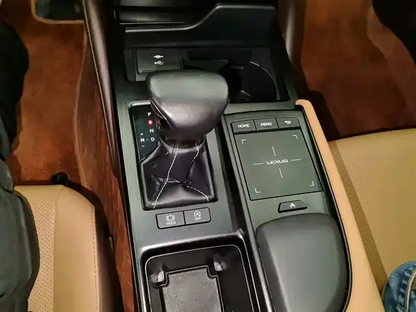 Lexus ES 2020
