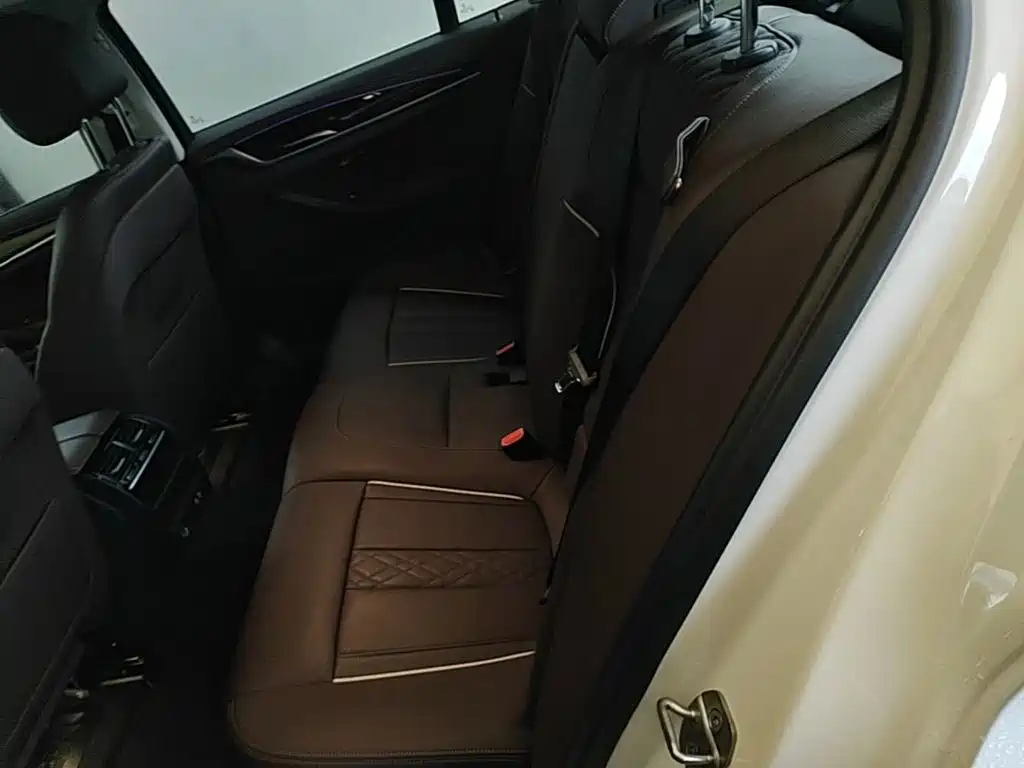 BMW 5 Series 2022 — фото 17