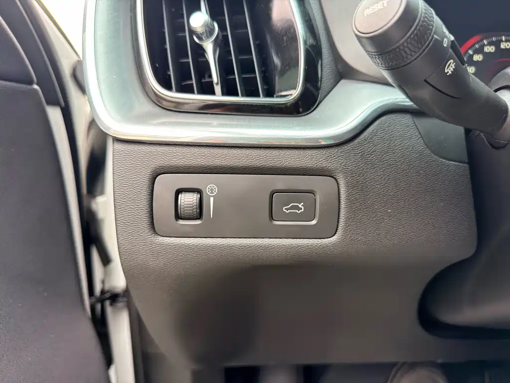 Volvo XC60 2019 — фото 28