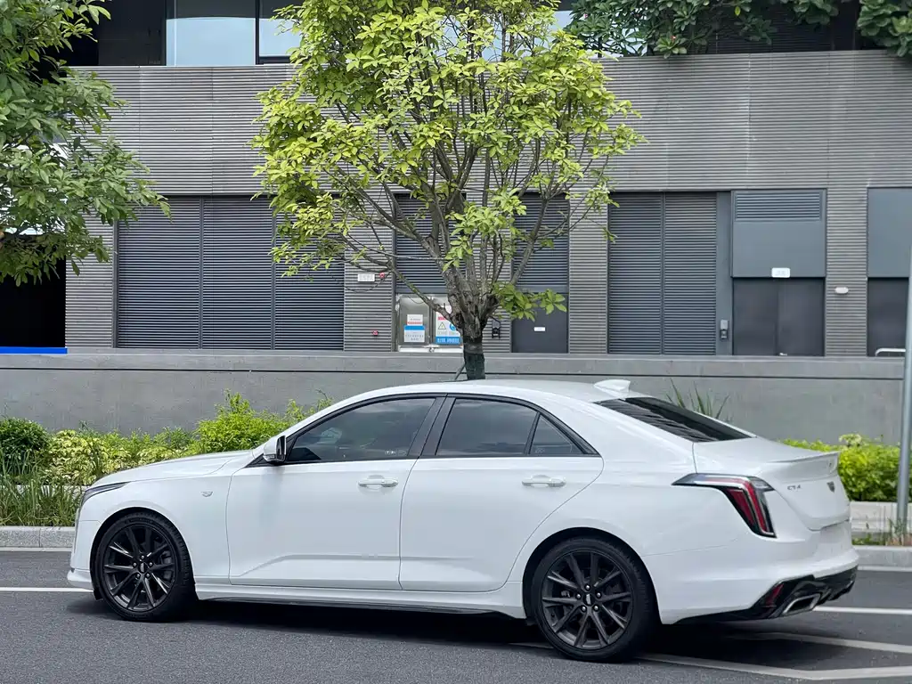 Cadillac CT4 2021 — фото 8