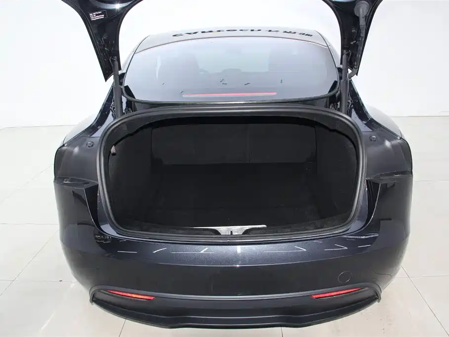 Tesla Model 3 2025 — фото 28