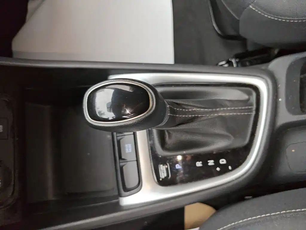 Hyundai Elantra 2022 — фото 14