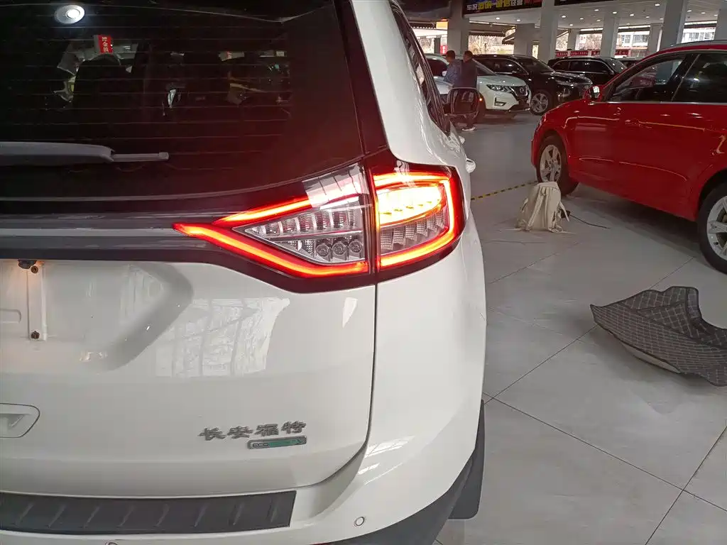 Ford Edge 2018 — фото 24