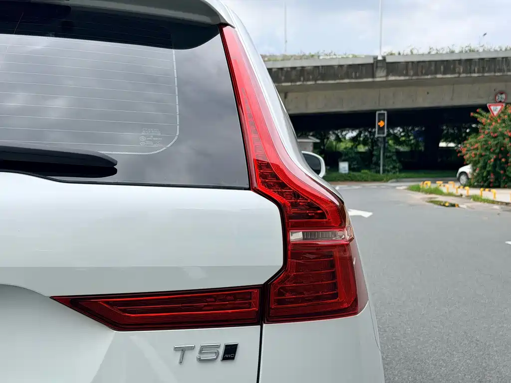 Volvo XC60 2019 — фото 35