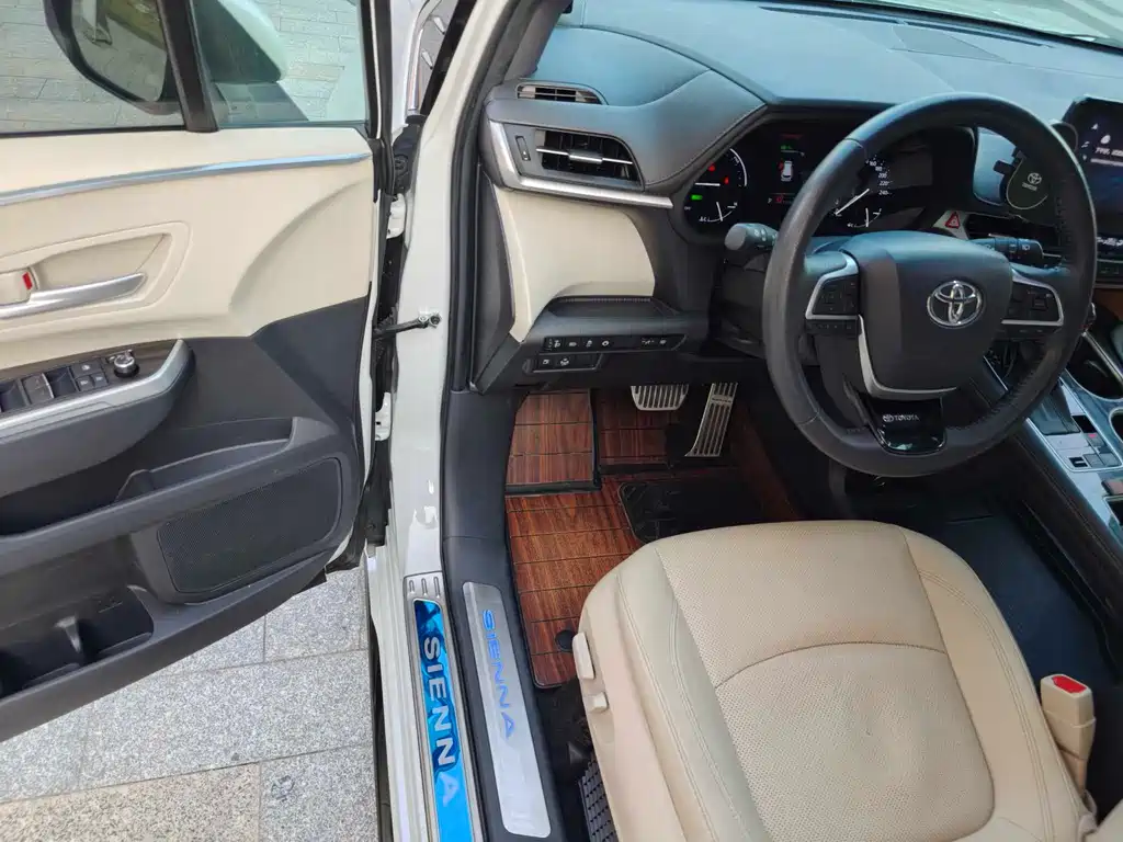 Toyota Sienna 2022 — фото 10