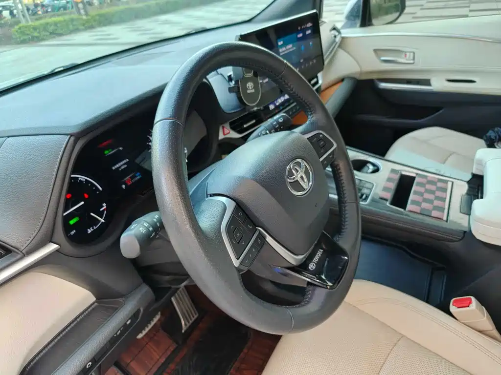 Toyota Sienna 2022 — фото 11