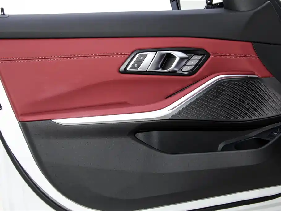 BMW 3 Series 2025 — фото 16