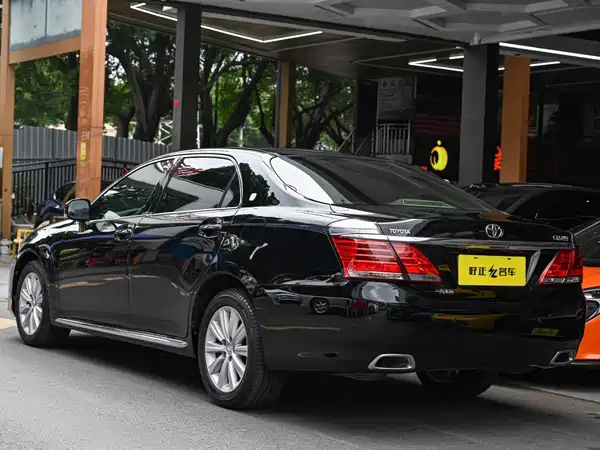 Toyota Crown 2014