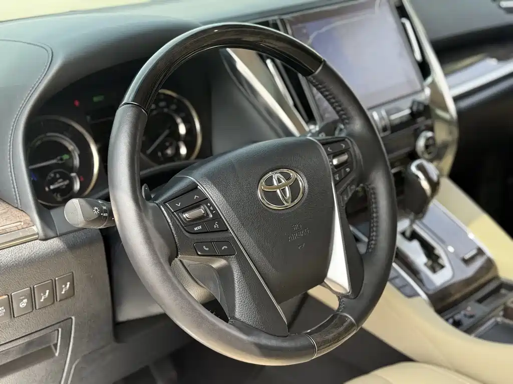 Toyota Alphard 2022 — фото 15