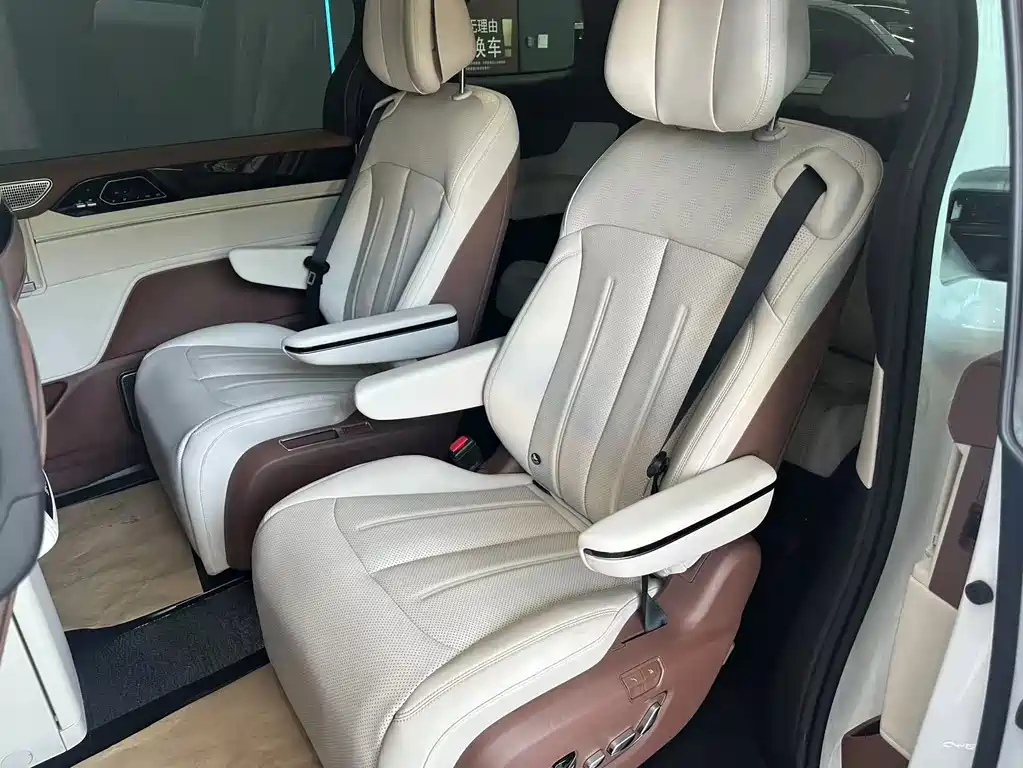 BYD Xia 2025 — фото 10