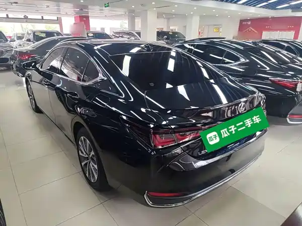 Lexus ES 2026