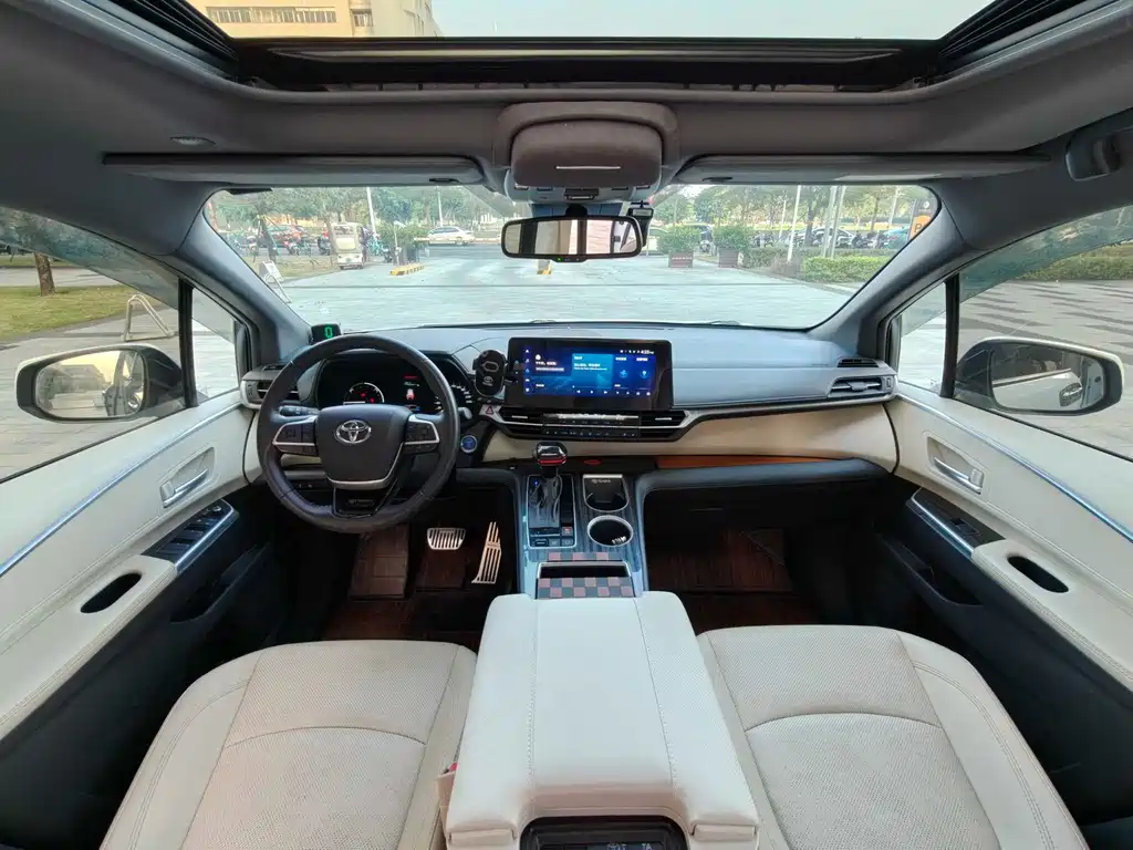 Toyota Sienna 2022 — фото 13