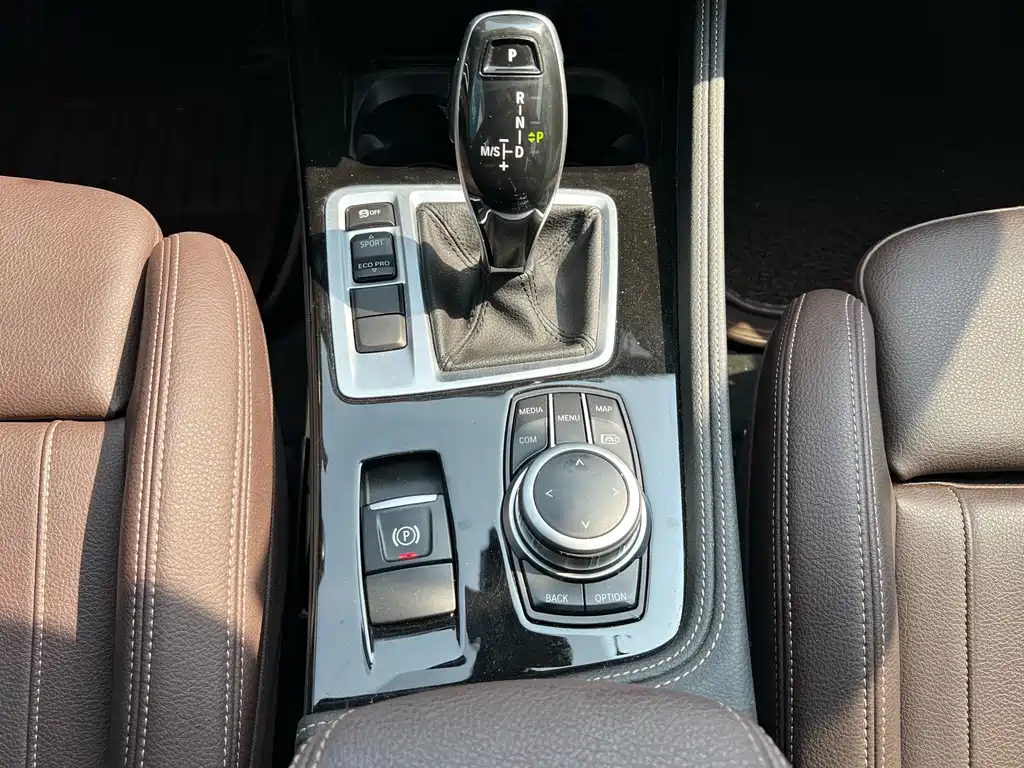 BMW 1 Series 2021 — фото 16