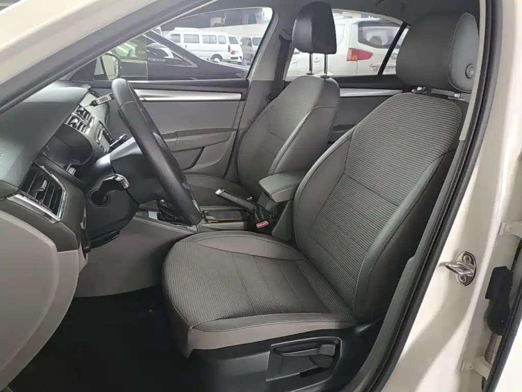 Skoda Octavia 2015 — фото 15