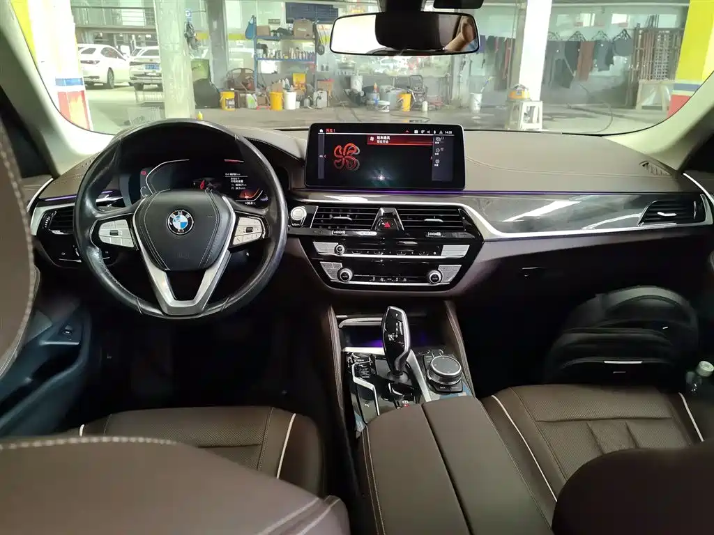 BMW 5 Series 2021 — фото 10