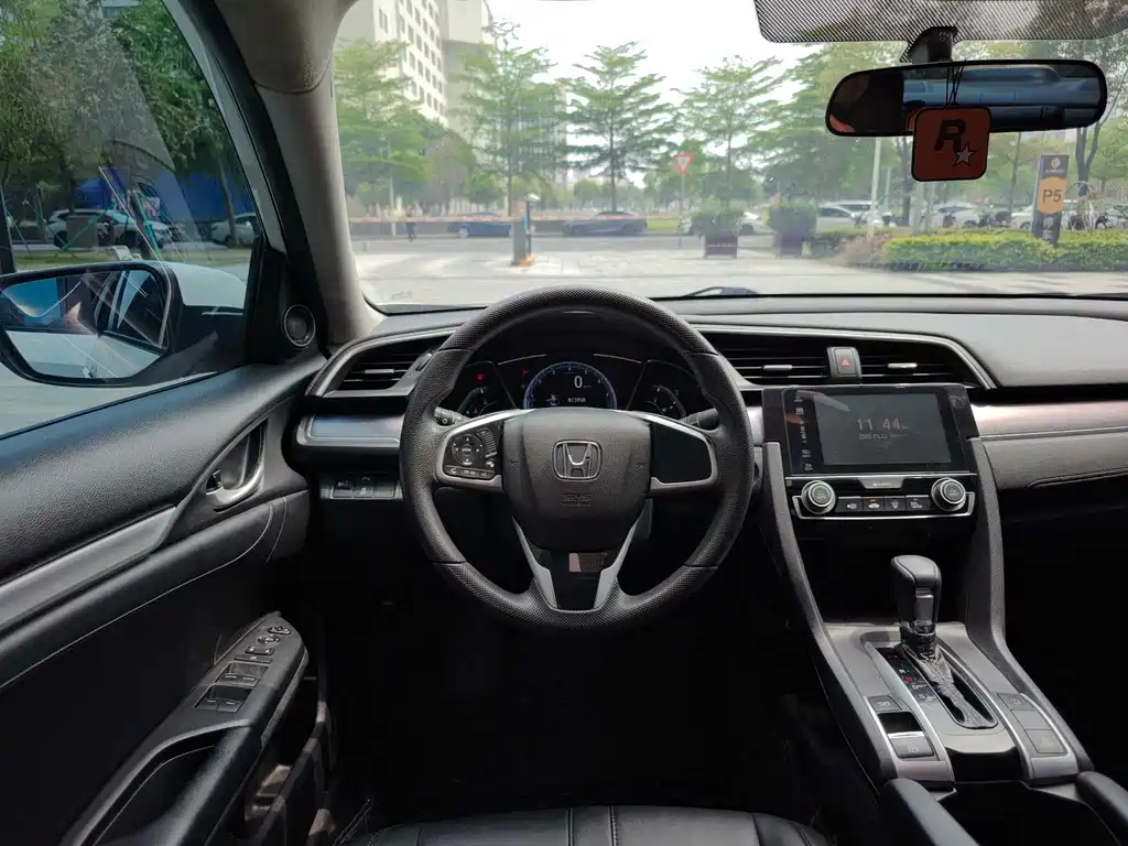 Honda Civic 2018 — фото 11