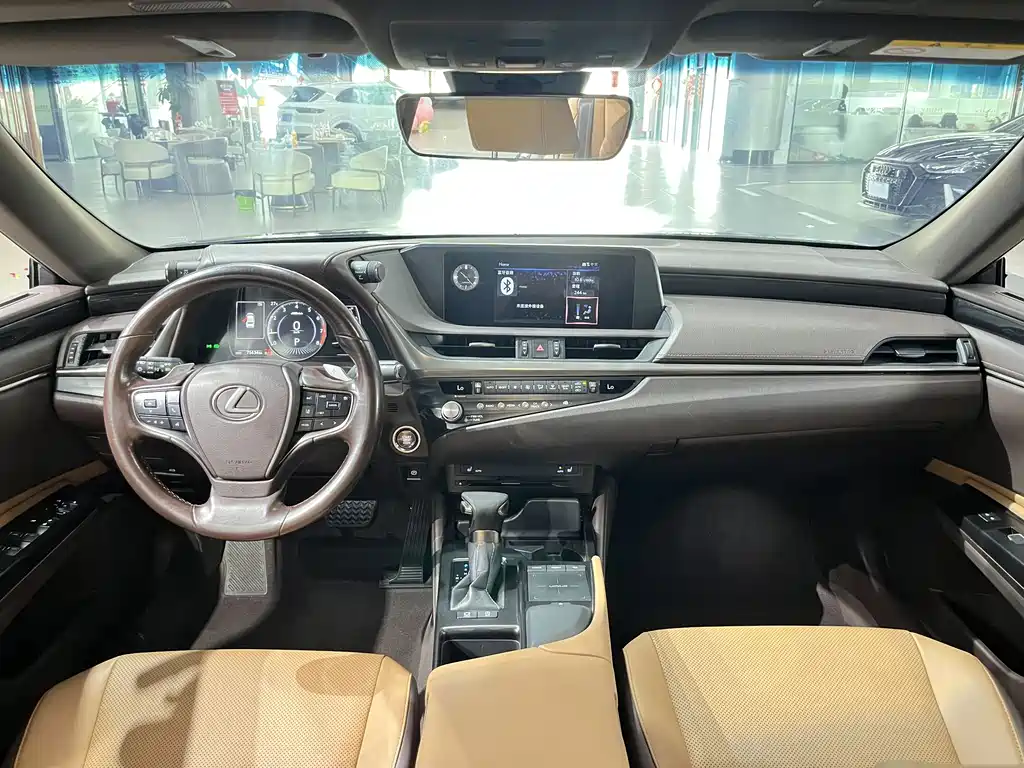 Lexus ES 2021