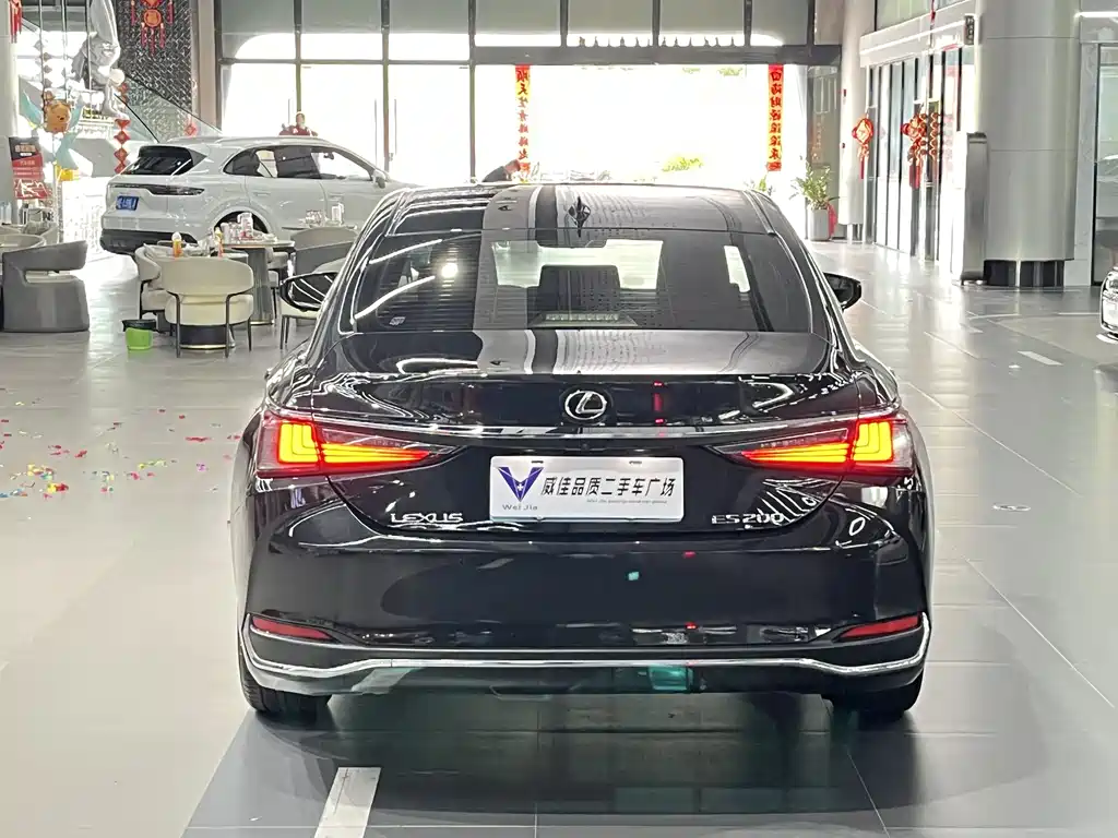 Lexus ES 2021 — фото 9