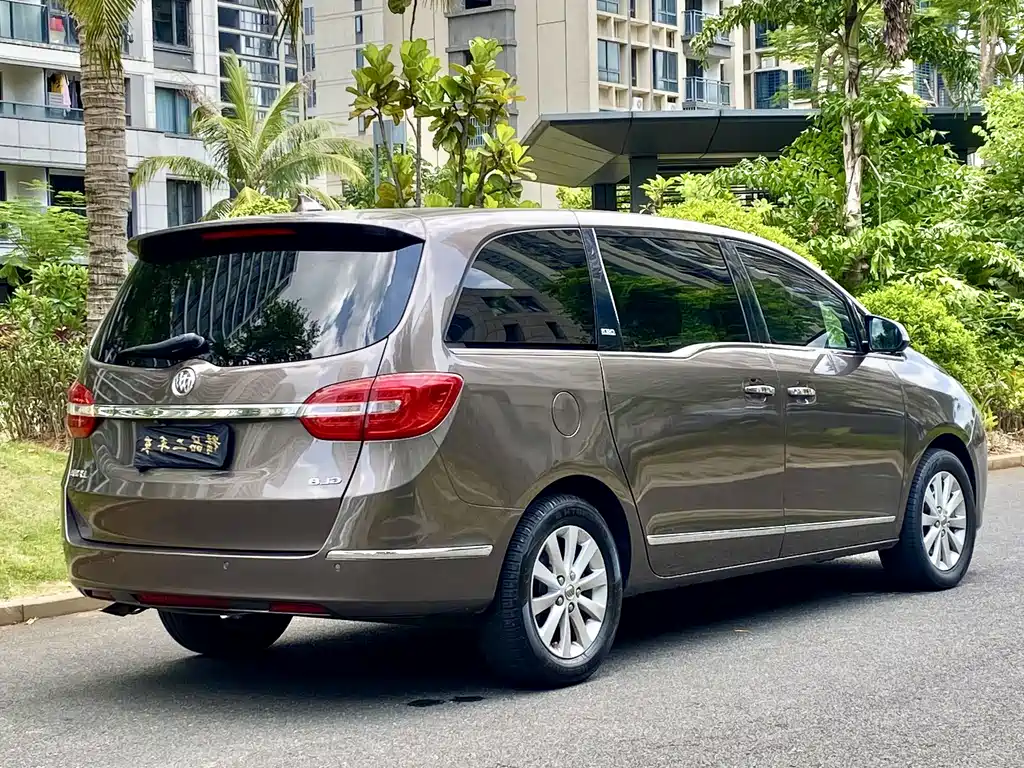 Buick GL8 2016 — фото 10