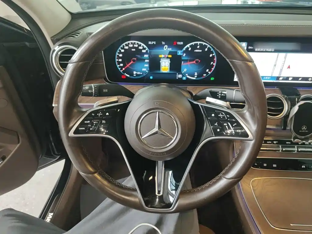 Mercedes-Benz E-Class 2022 — фото 11