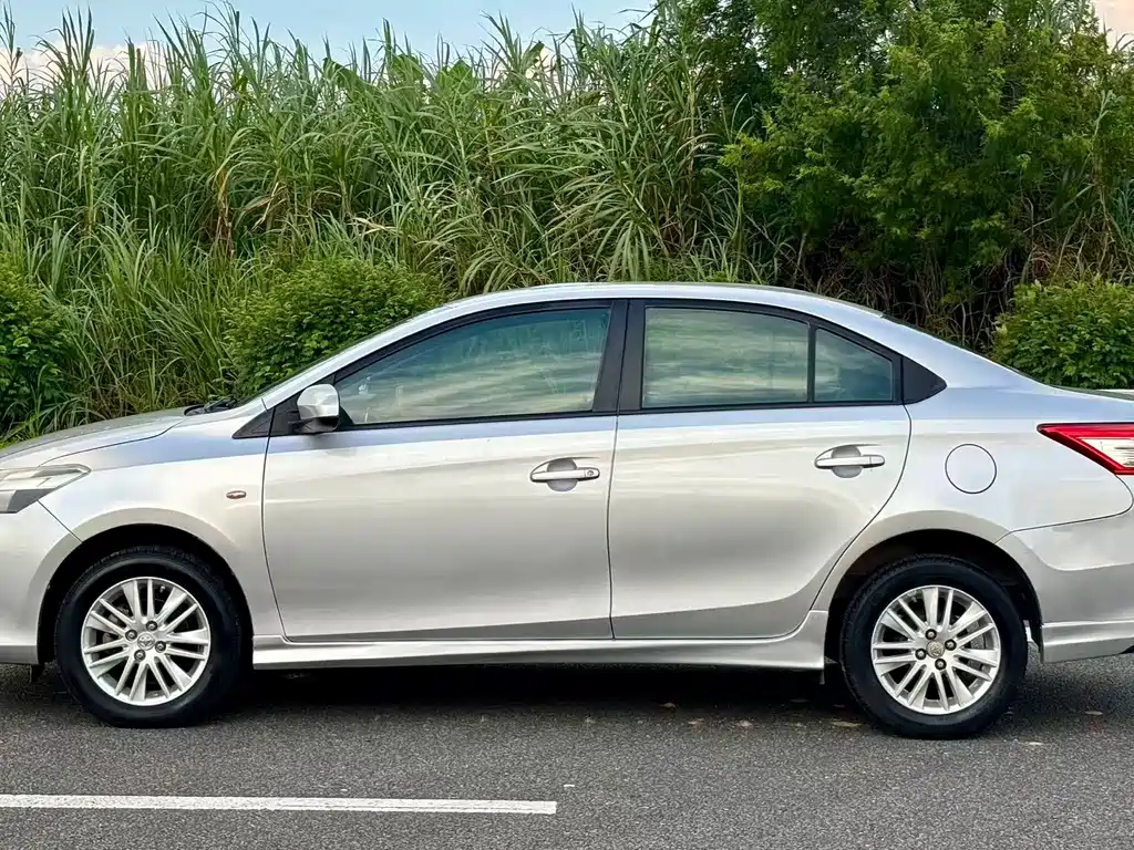 Toyota Vios 2015 — фото 12