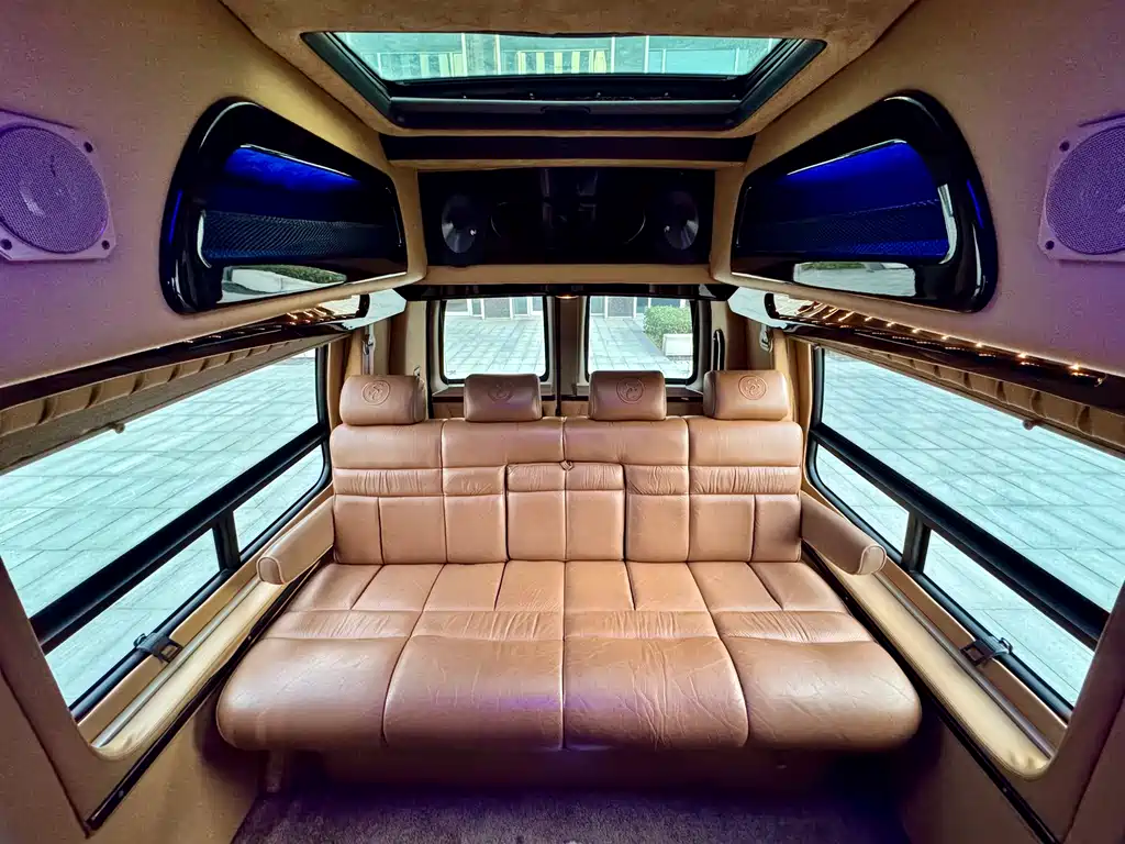 GMC Savana 2015 — фото 16