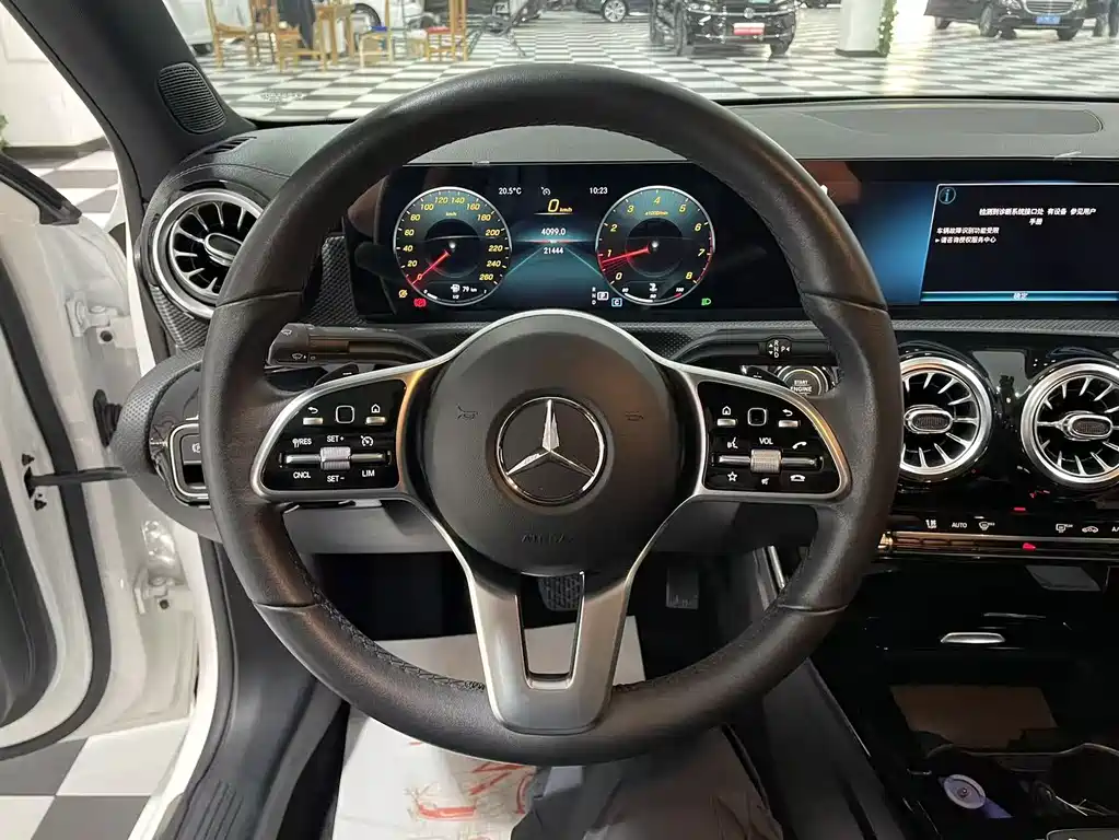 Mercedes-Benz A-Class 2022 — фото 14